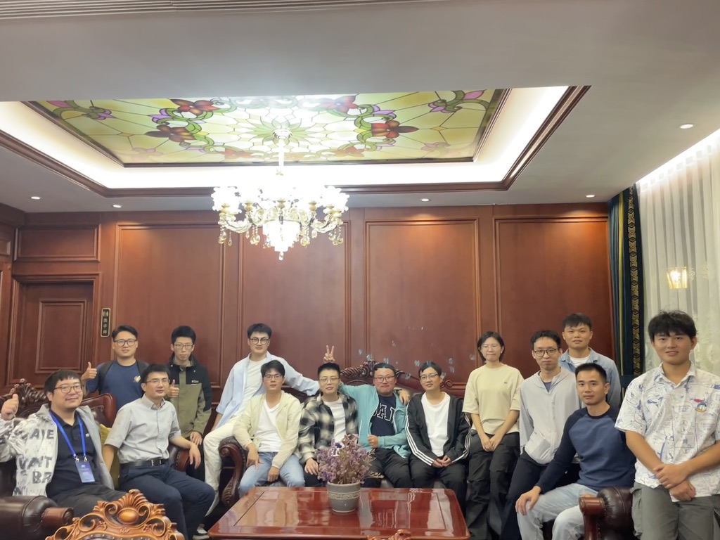2024年在上海工作的实验室校友聚会合影